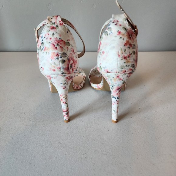 Floral Sandals "NEW" - Picture 7 of 15